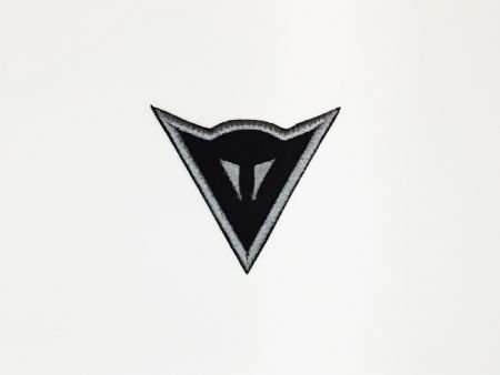 parche-dainese-logo-gris-5935.jpg