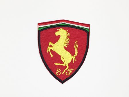 parche-ferrari-escudo-rojo-1205.jpg
